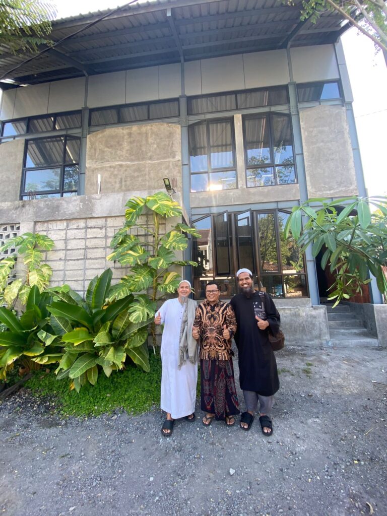 Kunjungan Ustadz Salman Al Jugjawy (Sakti) ex gitaris Sheila On 7